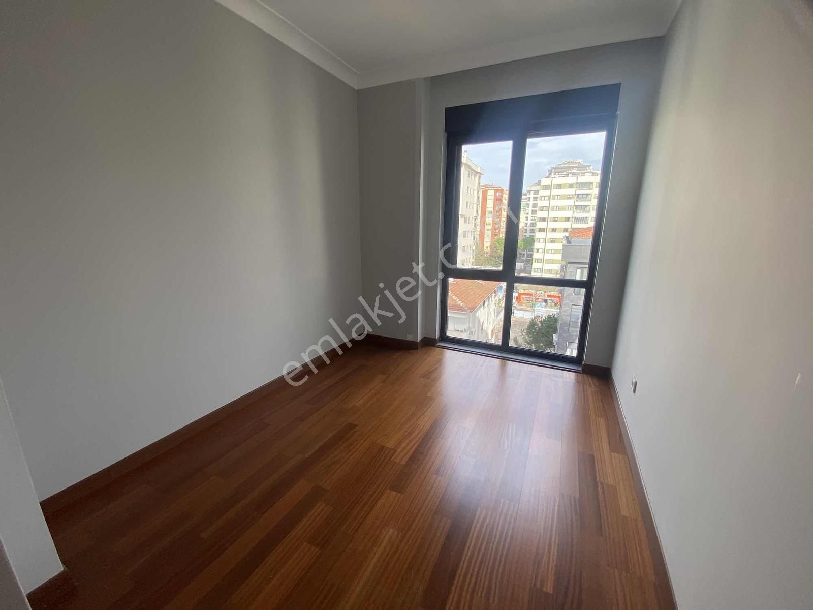 Suadiye'de Bağdat'a 2 Adım 140 M2 Ebeveynli Balkonlu Lüx 3+1 - Görsel 8