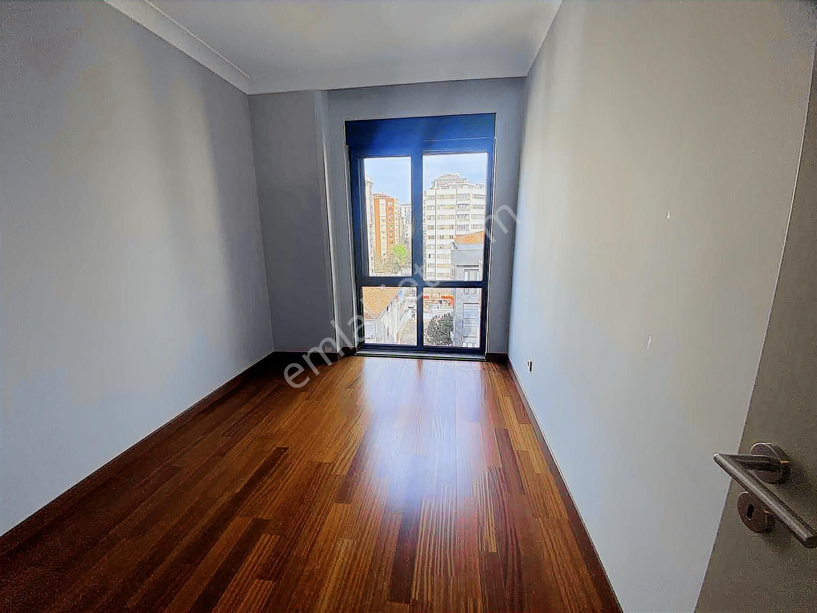 Suadiye'de Bağdat'a 2 Adım 140 M2 Ebeveynli Balkonlu Lüx 3+1 - Görsel 3