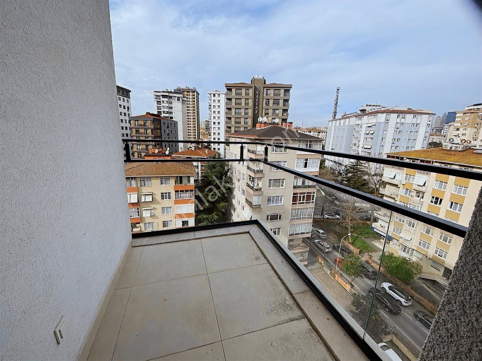 Bostancıda Marmaraya Yakın 120 M2 Sıfır Binada Balkonlu Lüx 3+1 - Görsel 14