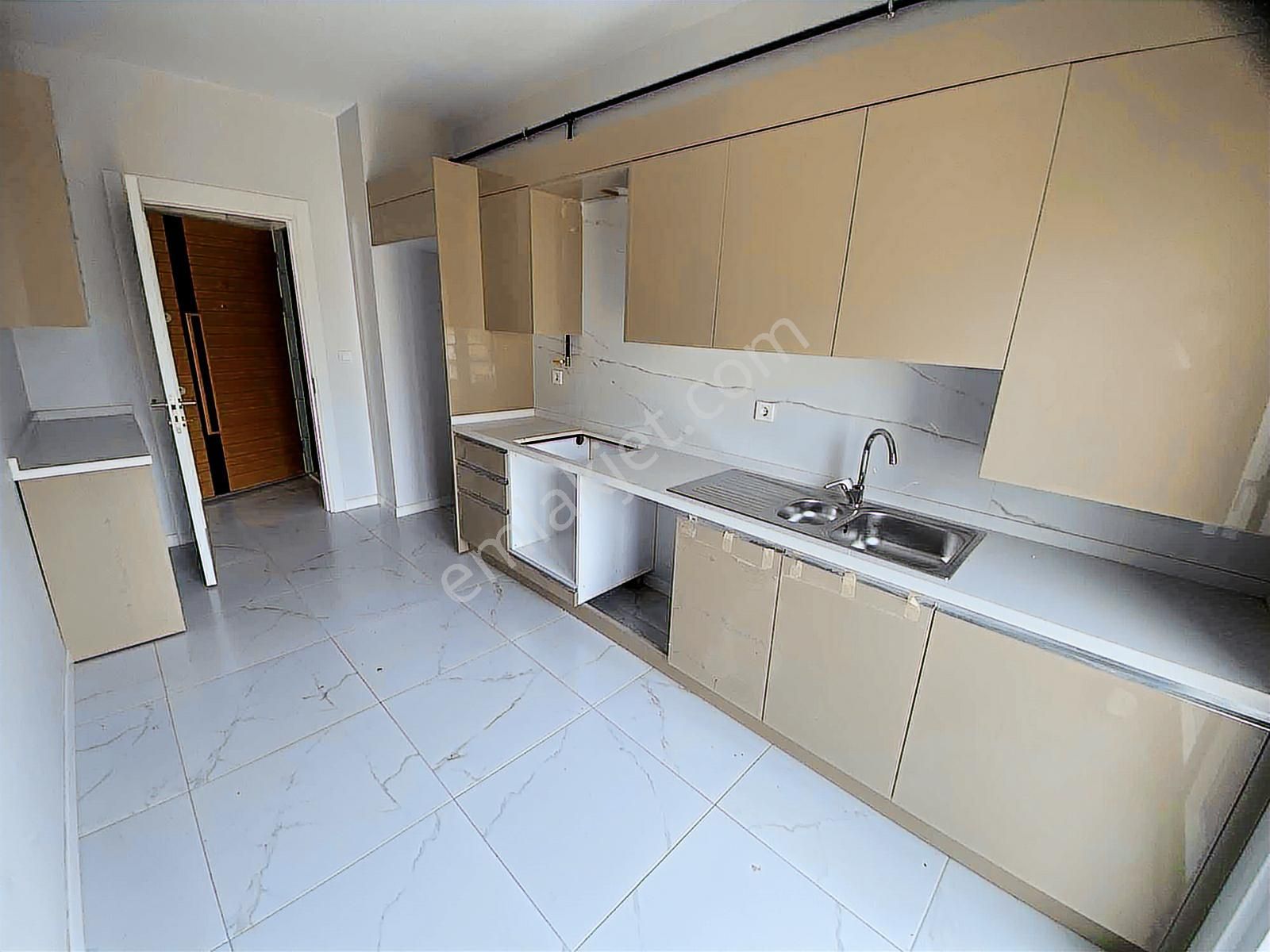 Bostancıda Marmaraya Yakın 120 M2 Sıfır Binada Balkonlu Lüx 3+1 - Görsel 5