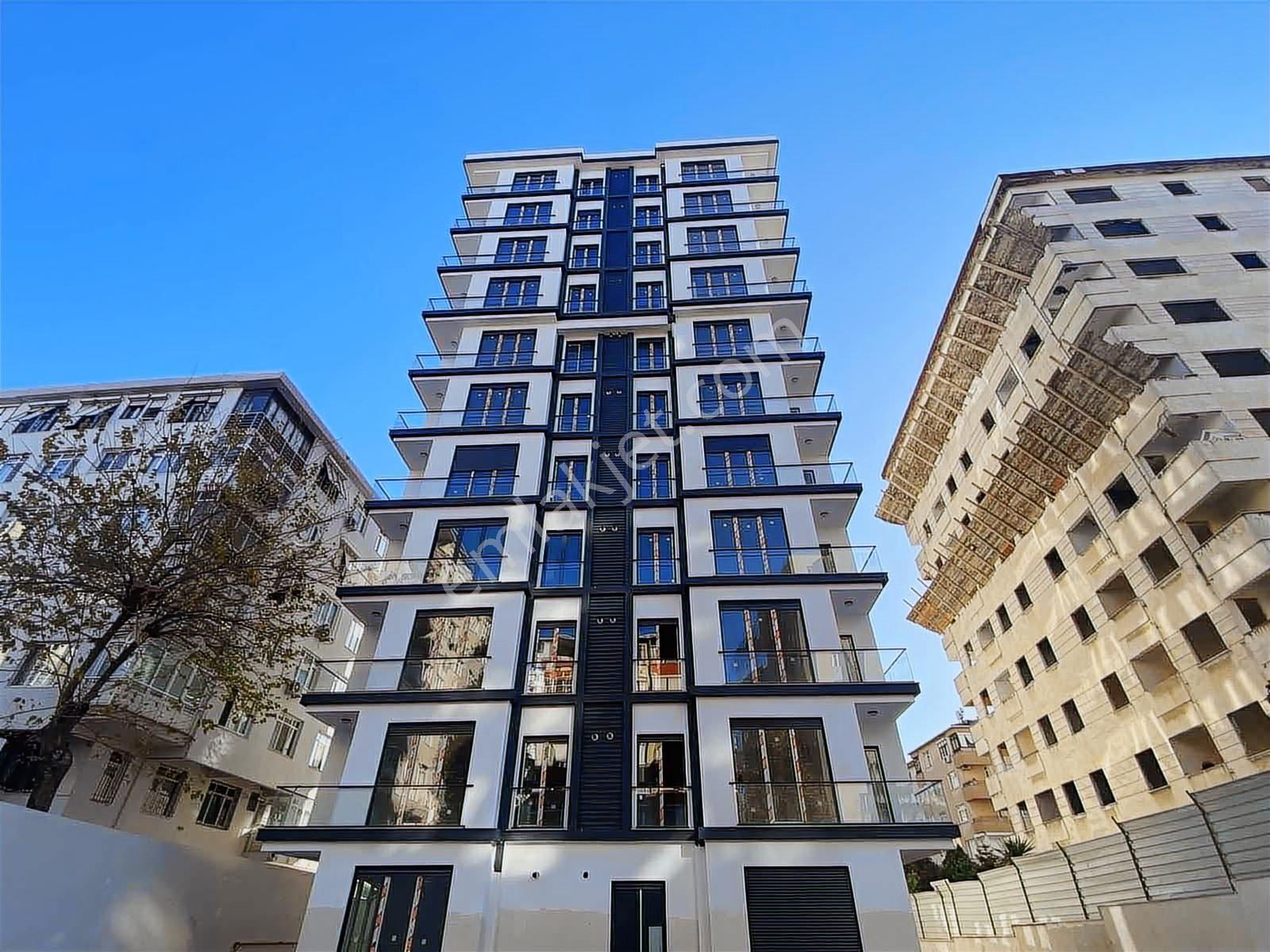 Bostancıda Marmaraya Yakın 120 M2 Sıfır Binada Balkonlu Lüx 3+1