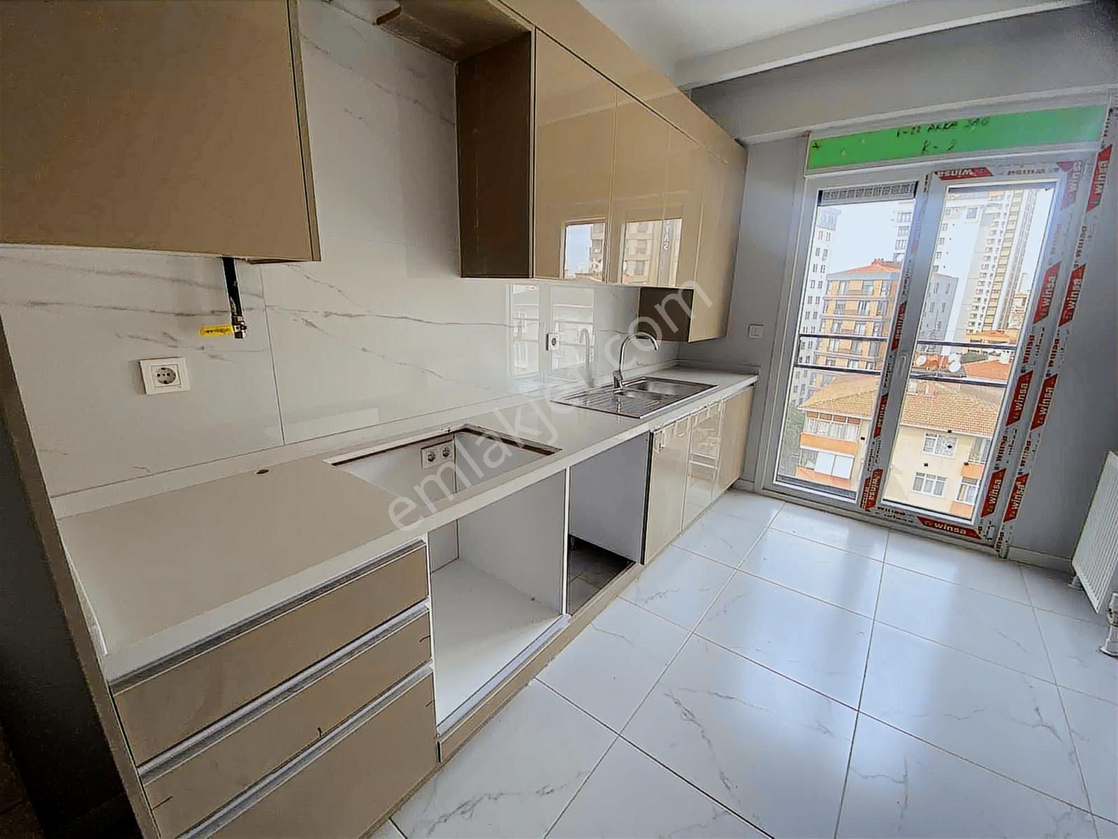 Bostancıda Marmaraya Yakın 120 M2 Sıfır Binada Balkonlu Lüx 3+1 - Görsel 17