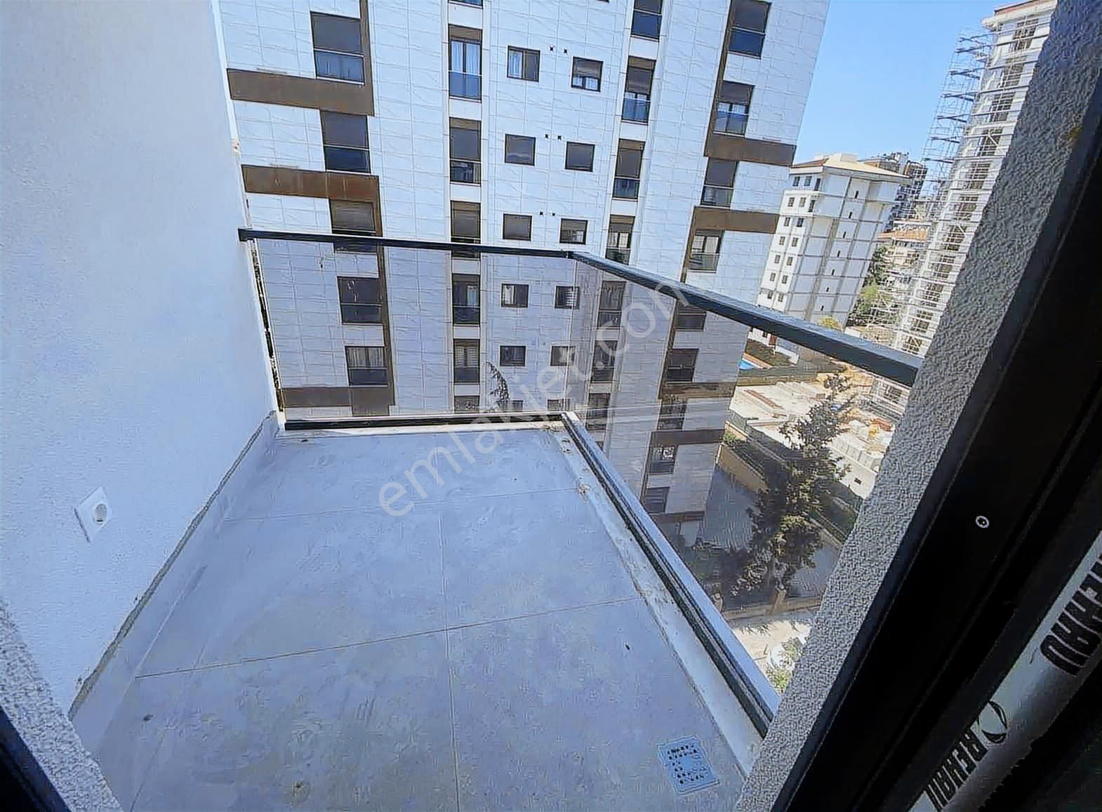 Göztepede Bağdata Yakın Yeni Bina 130 M2 Ebeveynli Balkonlu 3+1 - Görsel 16