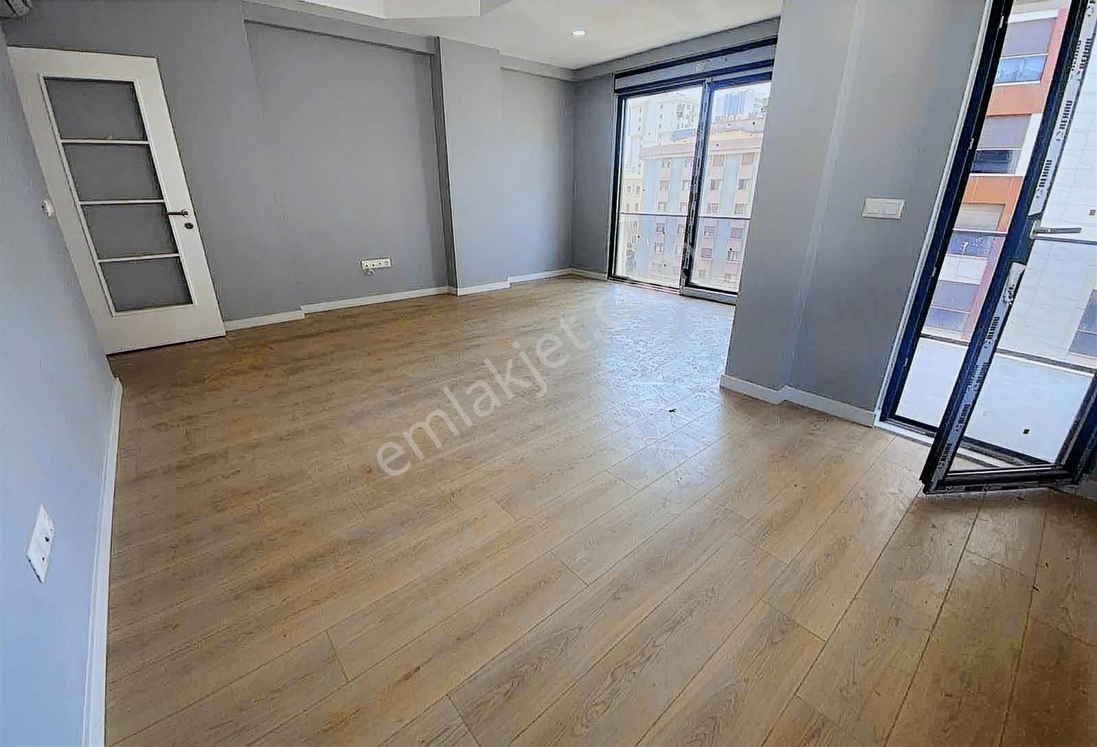 Göztepede Bağdata Yakın Yeni Bina 130 M2 Ebeveynli Balkonlu 3+1 - Görsel 5