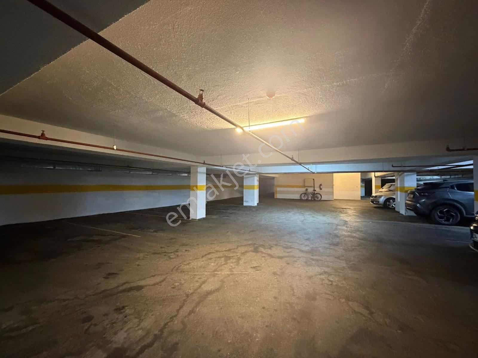 Suadiyede Bağdata Yakın 145 M2 Ebeveynli Balkonlu Lüx Boş 3+1 - Görsel 23