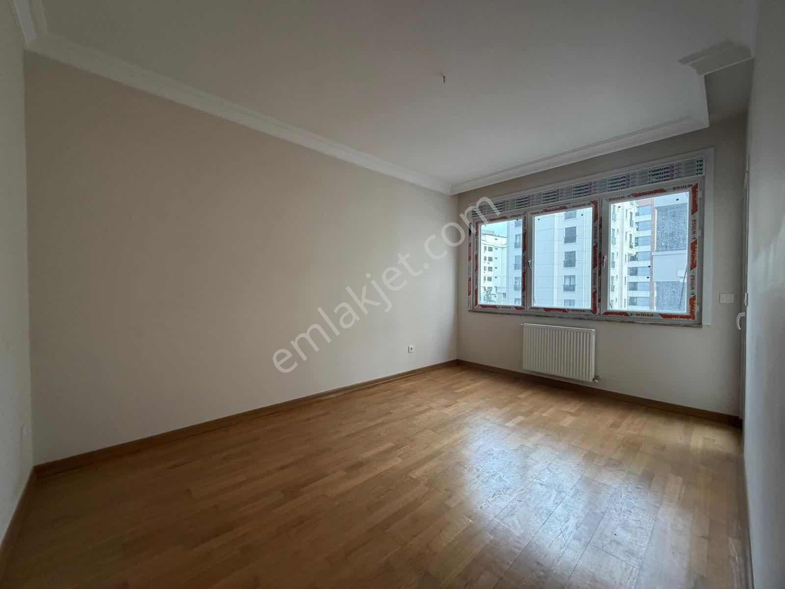 Suadiyede Bağdata Yakın 145 M2 Ebeveynli Balkonlu Lüx Boş 3+1 - Görsel 9