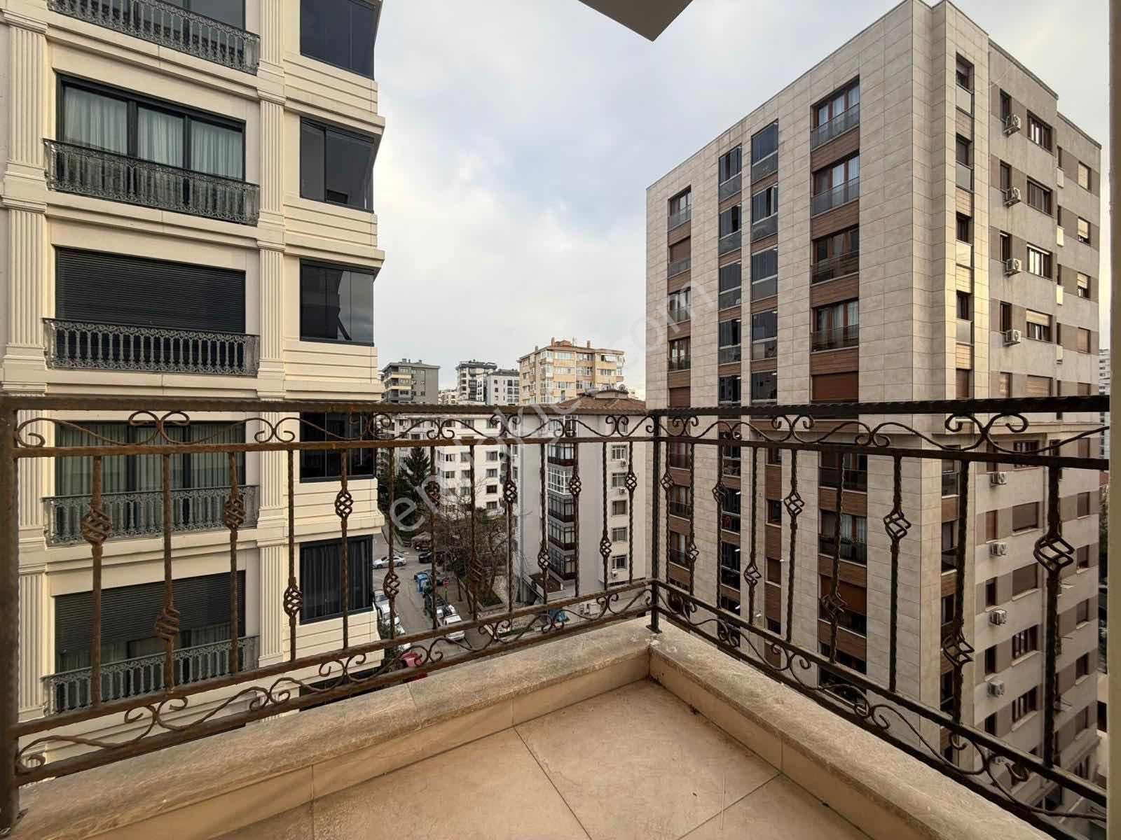 Suadiyede Bağdata Yakın 145 M2 Ebeveynli Balkonlu Lüx Boş 3+1 - Görsel 2