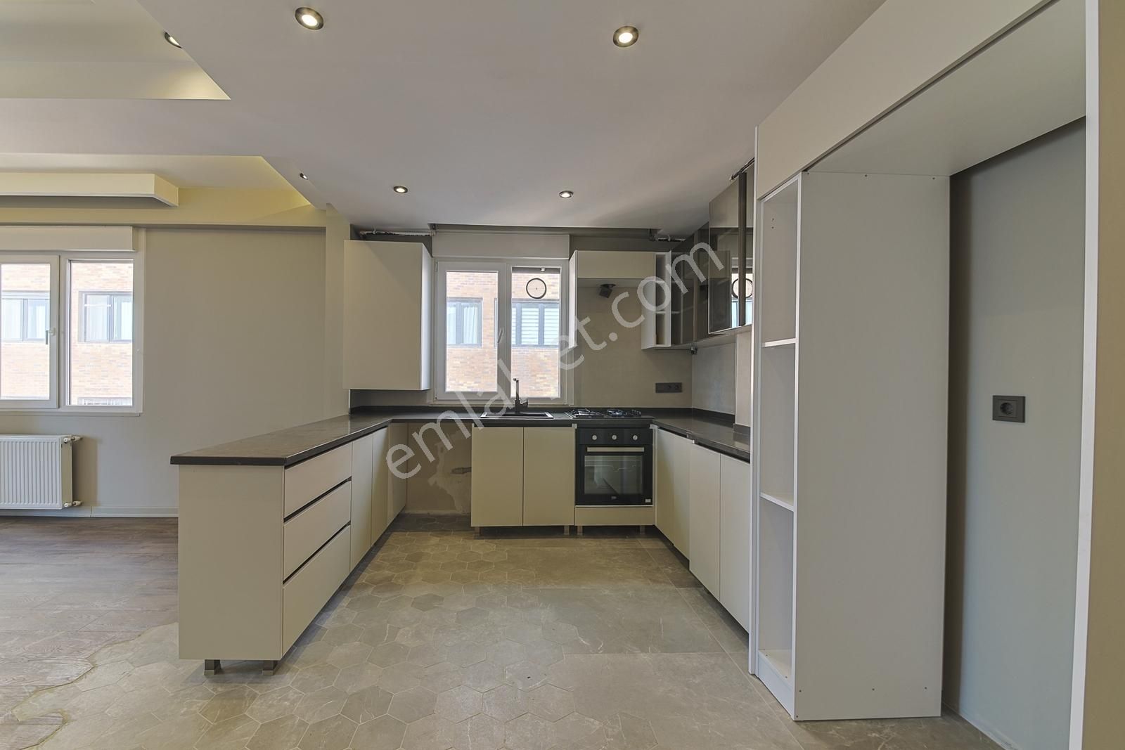 Aktüel'den Bostancı'da Deniz Görür 3+1 Lüx Sıfır - Görsel 4