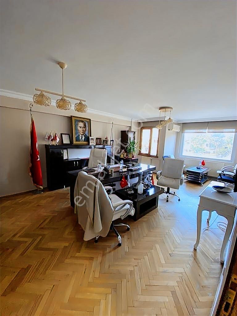 Maltepe Bağdat Cad. Üzerinde Merkezde 160m2 Balkonlu Yatırımlık