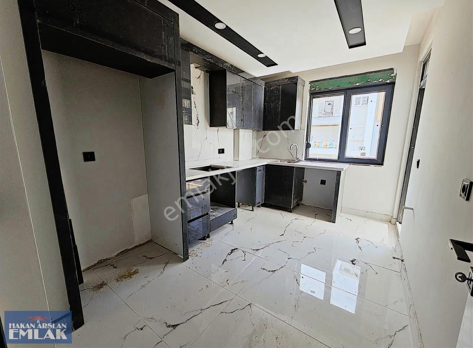 Erenköy'de Güney Cepheli Şık Tasarım 2+1 Daire - Görsel 16