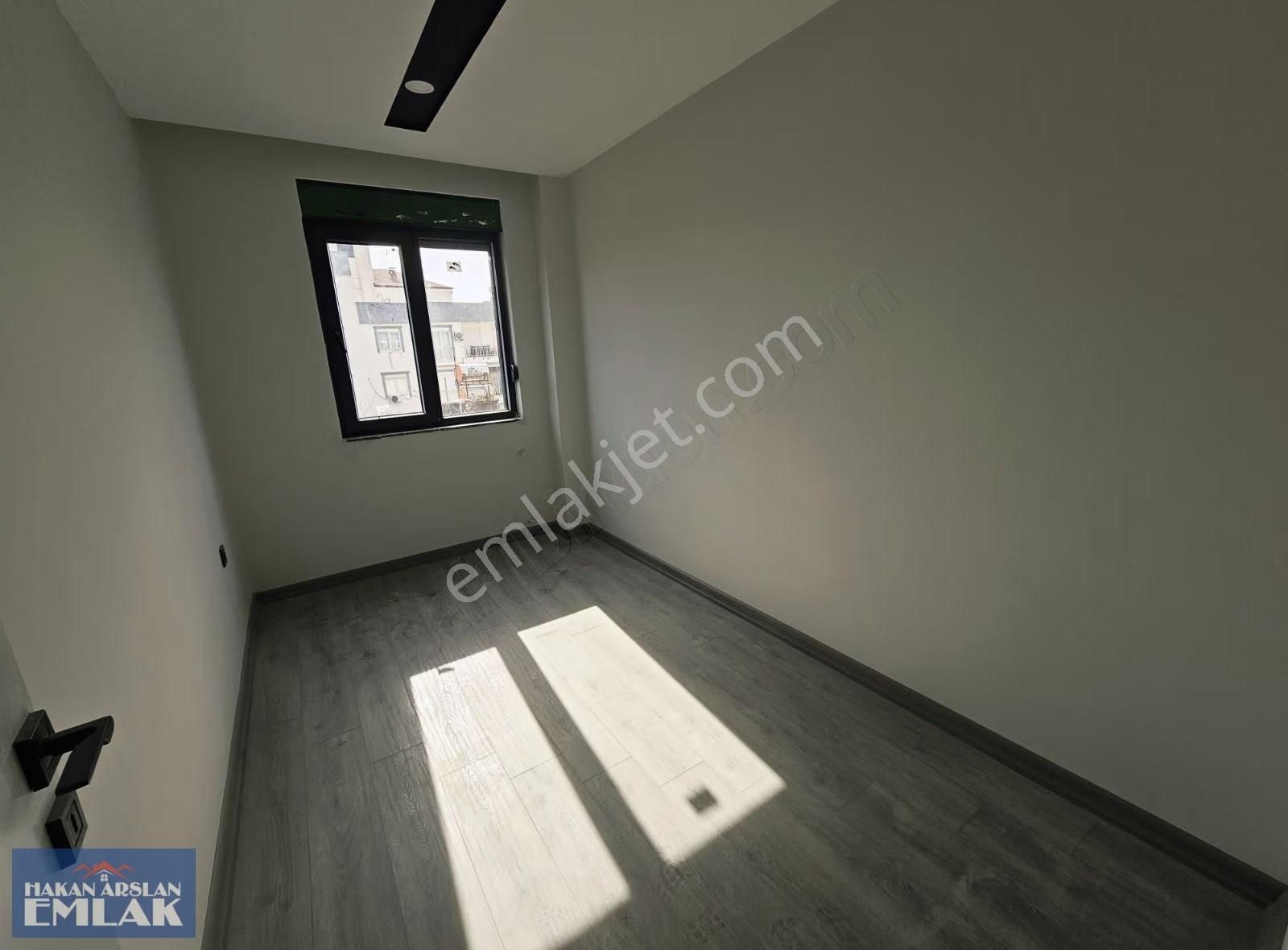 Erenköy'de Güney Cepheli Şık Tasarım 2+1 Daire - Görsel 10