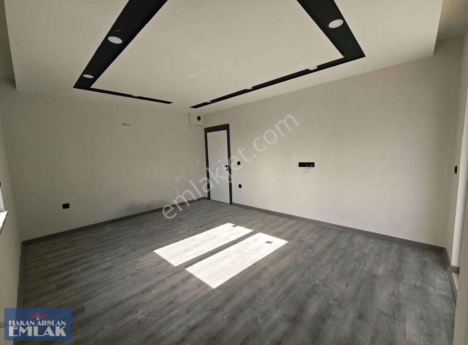 Erenköy'de Güney Cepheli Şık Tasarım 2+1 Daire - Görsel 13