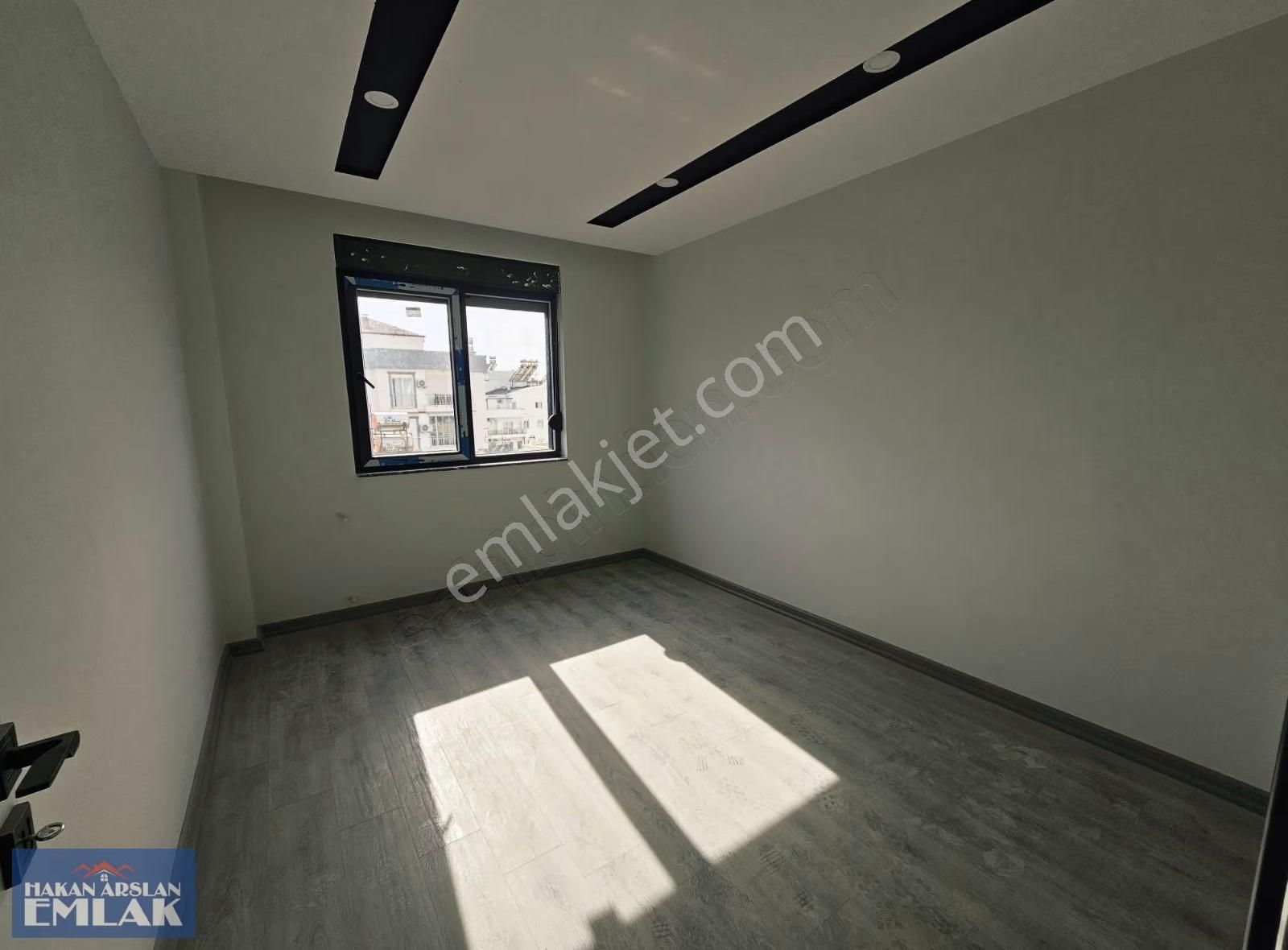 Erenköy'de Güney Cepheli Şık Tasarım 2+1 Daire - Görsel 3