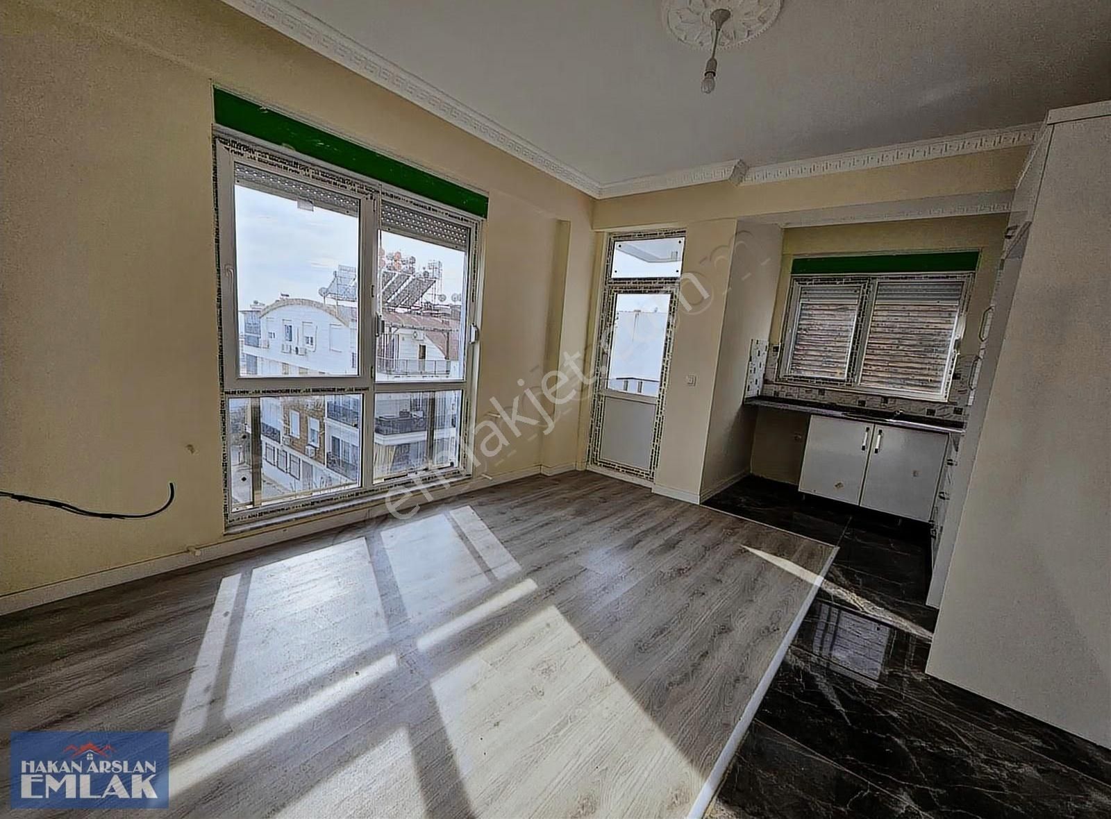 Kütükçü'de Katta Güney Cepheli Ferah 1+1 Satılık Daire