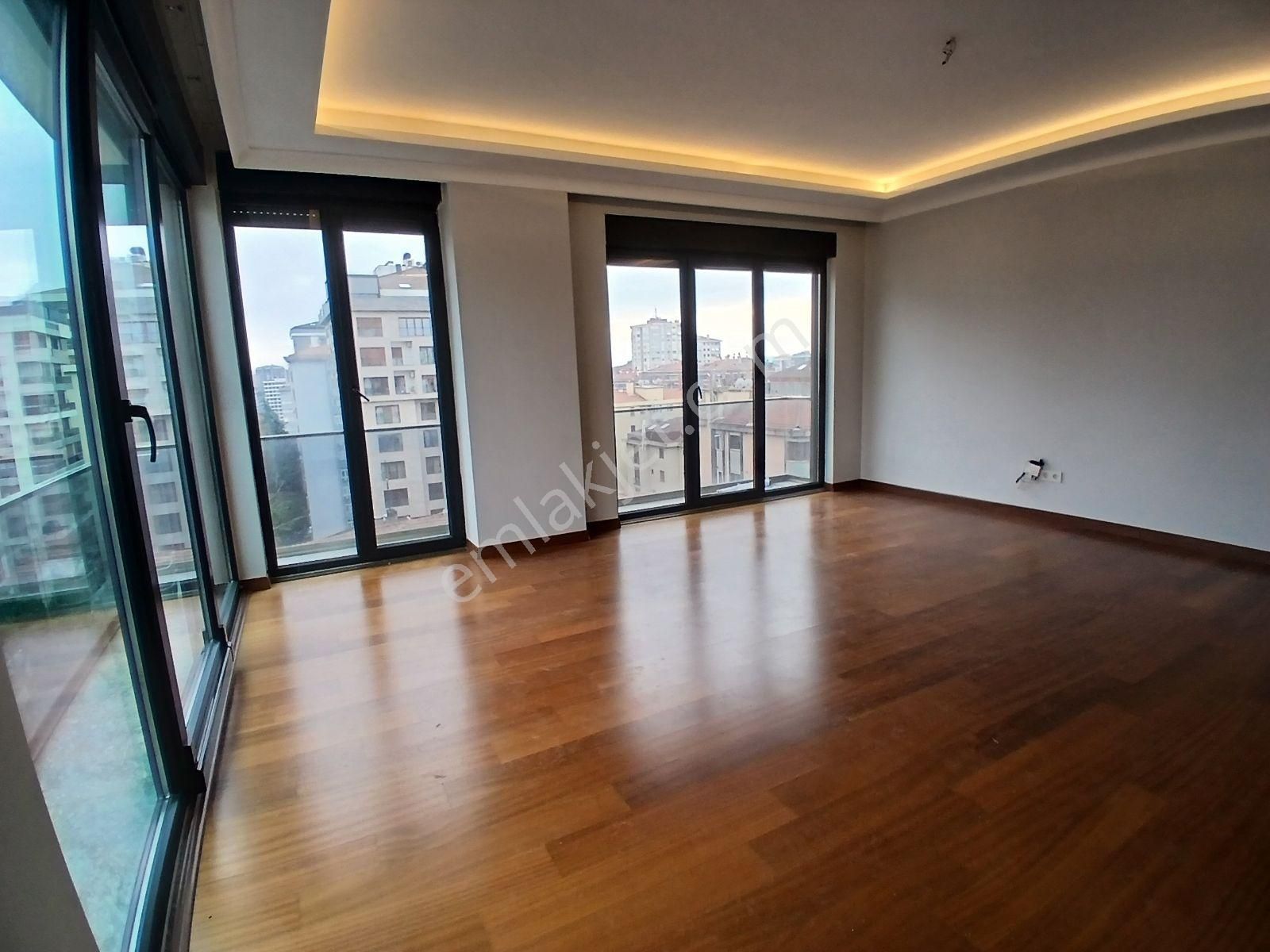 Suadiye Ayşeçavuş 'da Caddeye Çok Yakın Balkonlu Süper Lüks - Görsel 19