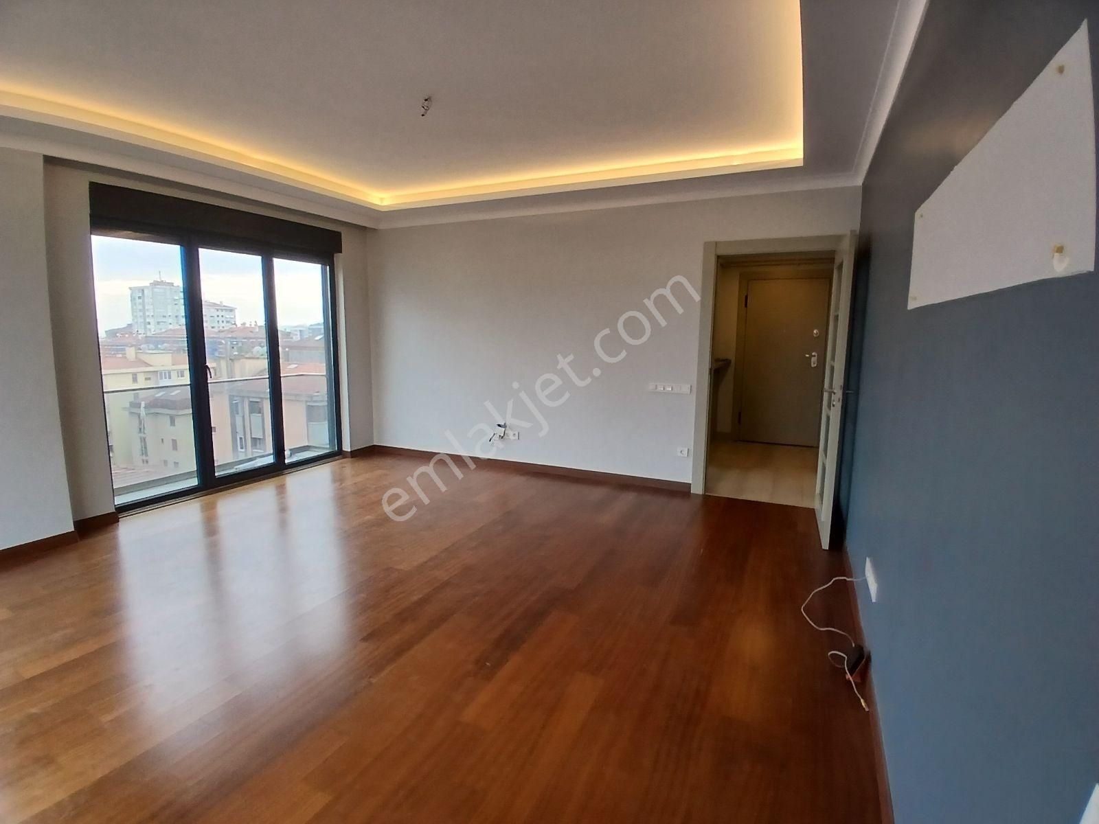 Suadiye Ayşeçavuş 'da Caddeye Çok Yakın Balkonlu Süper Lüks - Görsel 12