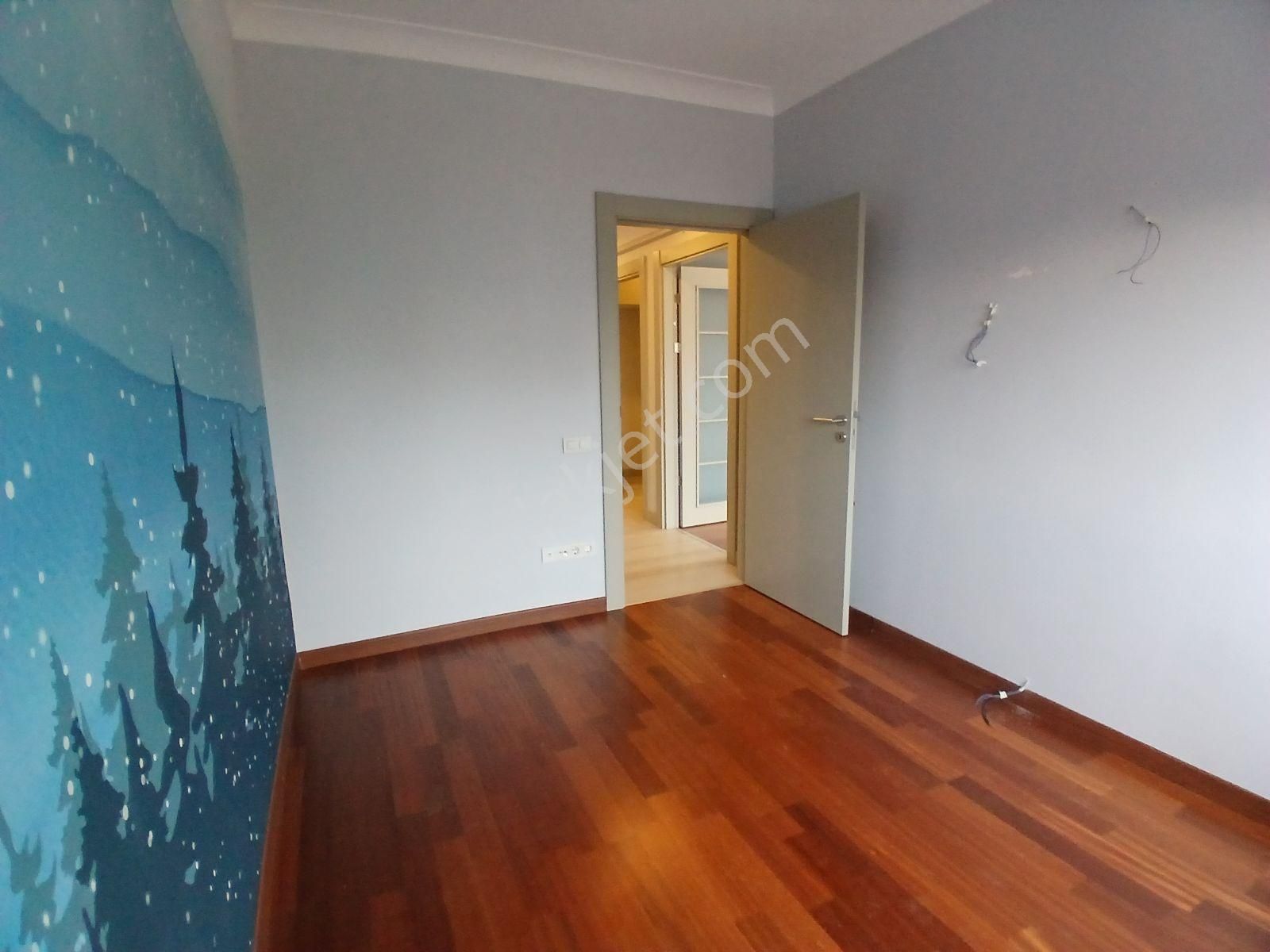 Suadiye Ayşeçavuş 'da Caddeye Çok Yakın Balkonlu Süper Lüks - Görsel 2