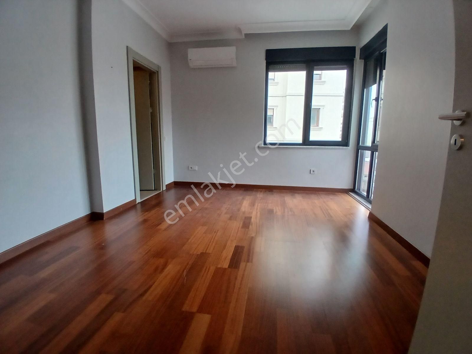 Suadiye Ayşeçavuş 'da Caddeye Çok Yakın Balkonlu Süper Lüks - Görsel 29