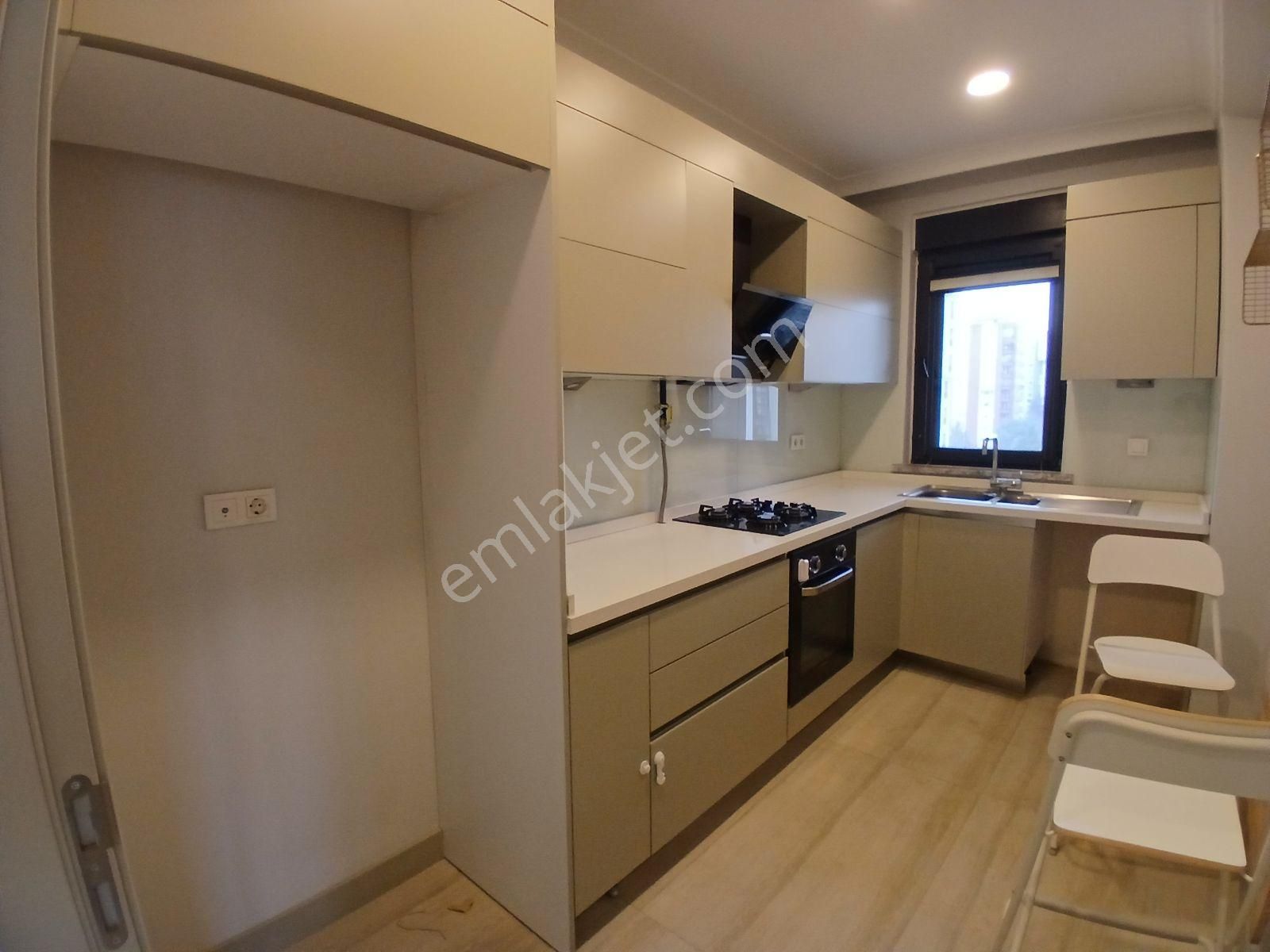 Suadiye Ayşeçavuş 'da Caddeye Çok Yakın Balkonlu Süper Lüks - Görsel 10