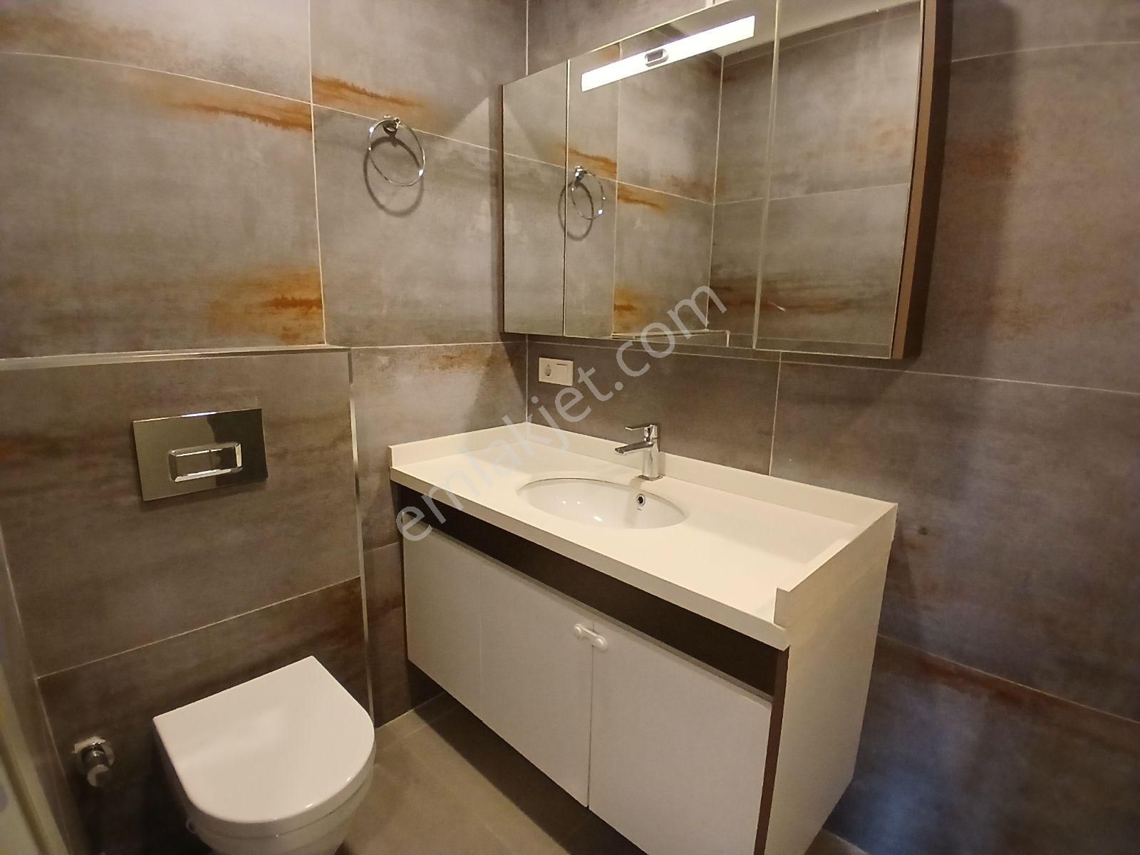 Suadiye Ayşeçavuş 'da Caddeye Çok Yakın Balkonlu Süper Lüks - Görsel 3