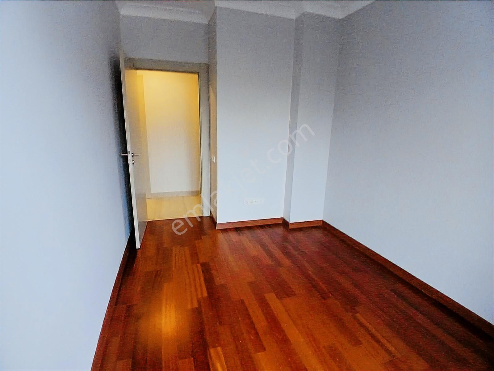 Suadiye Ayşeçavuş 'da Caddeye Çok Yakın Balkonlu Süper Lüks - Görsel 17