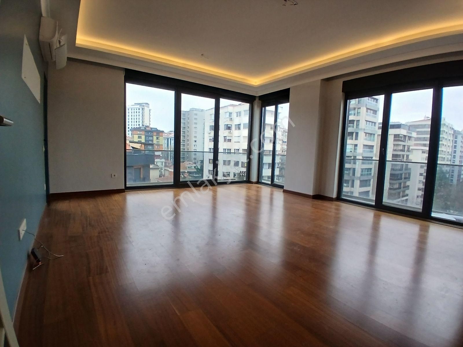 Suadiye Ayşeçavuş 'da Caddeye Çok Yakın Balkonlu Süper Lüks - Görsel 11