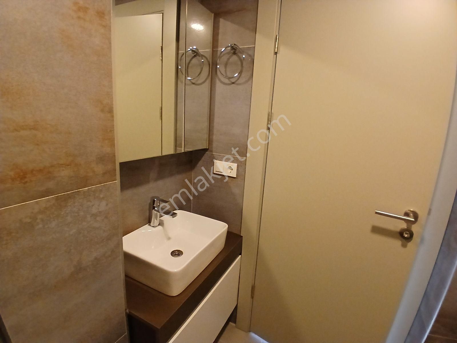 Suadiye Ayşeçavuş 'da Caddeye Çok Yakın Balkonlu Süper Lüks - Görsel 32