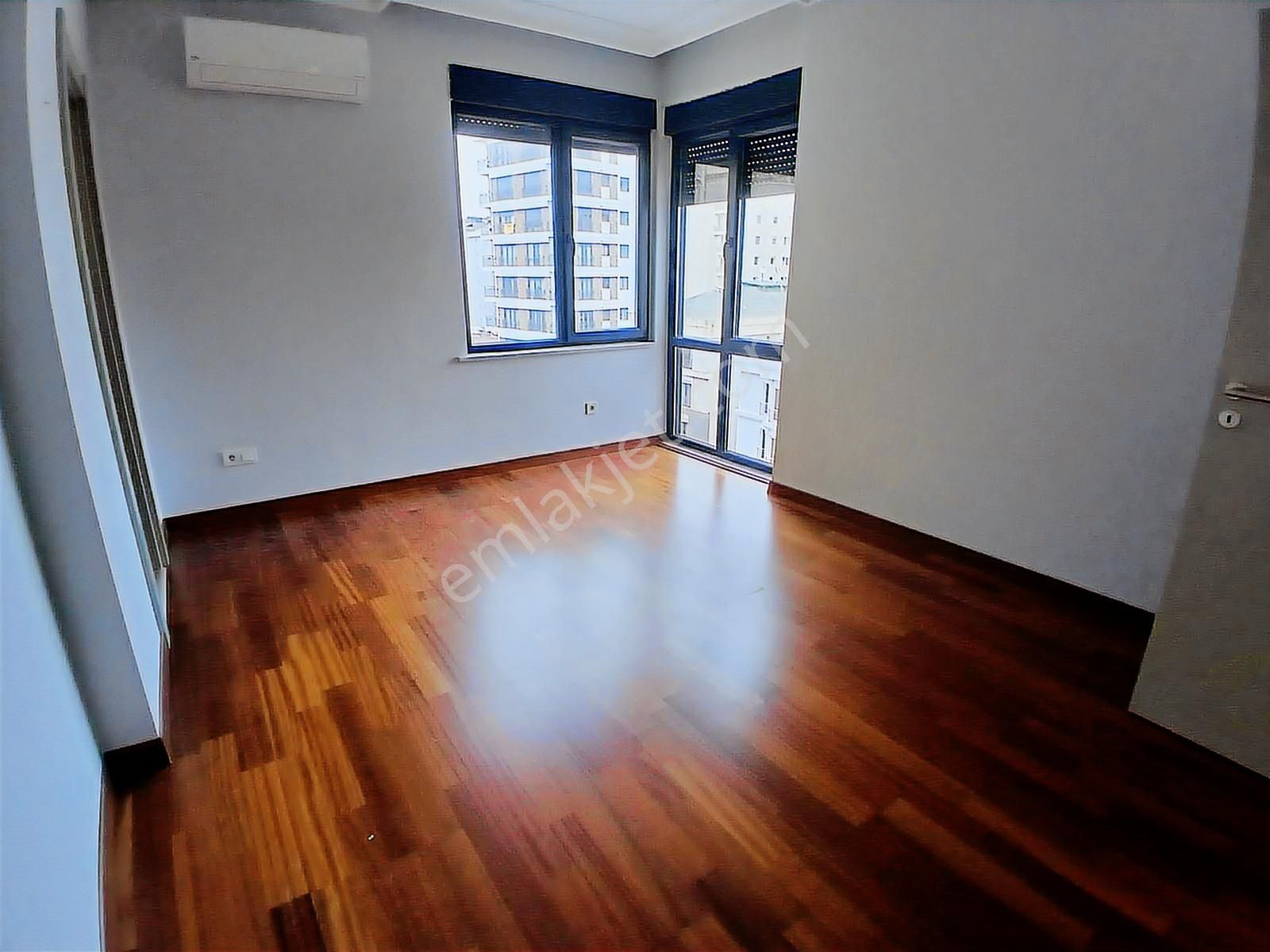 Suadiye Ayşeçavuş 'da Caddeye Çok Yakın Balkonlu Süper Lüks - Görsel 7