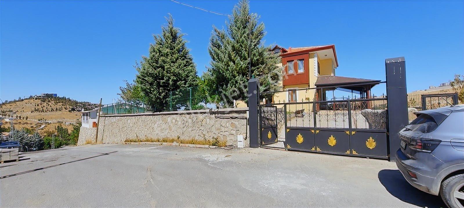 Değer'den Yeşilyurt Mollkasım Da 1100 M2 Arsa Alanı 4+1 Villa