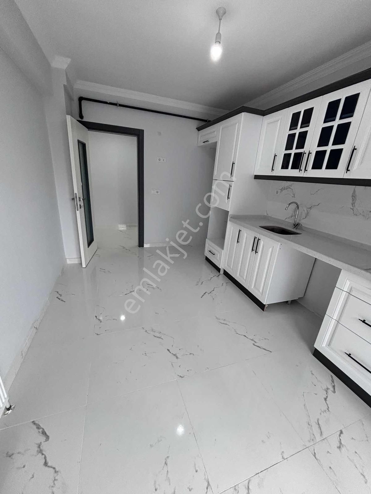 Hürriyet Mah De Site İçinde Geniş Ferah 2+1 Ara Kat Daire - Görsel 14