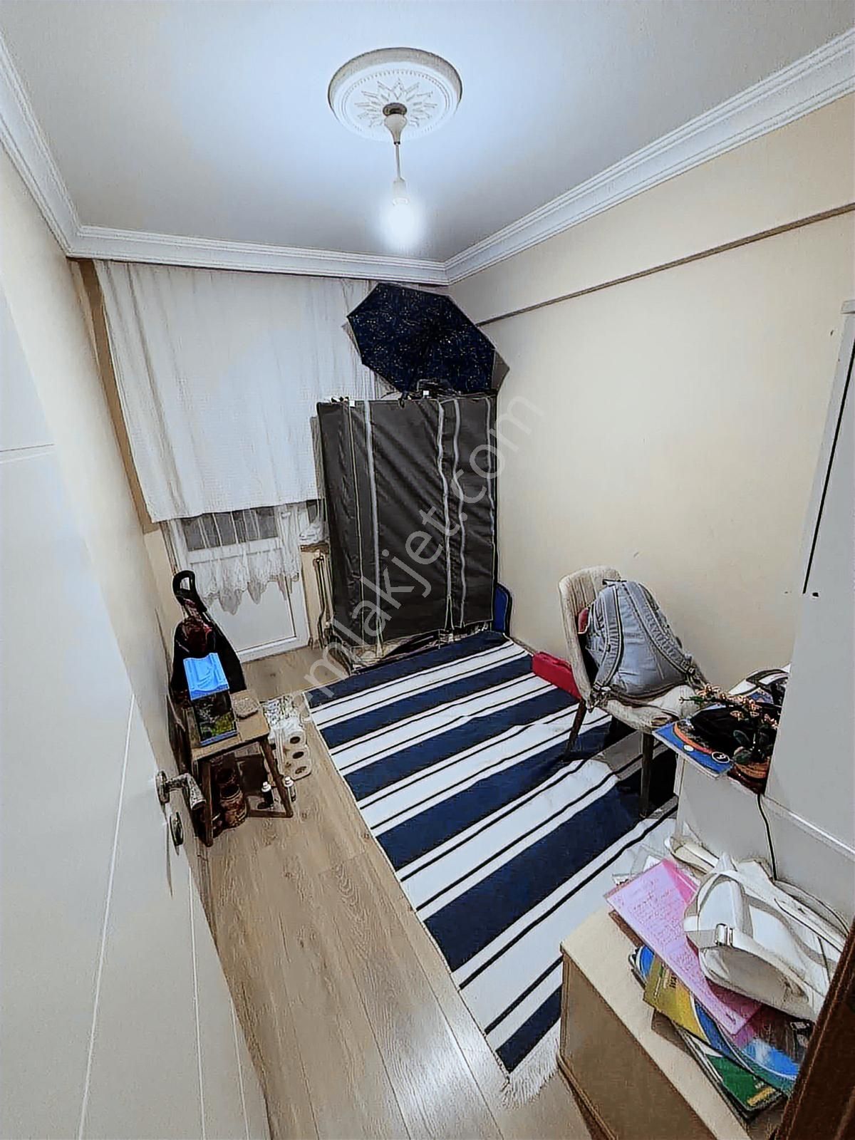 Nusratiye Mah 2+1 Ara Kat 8 Yaşında İskanlı Açık Otoparklı - Görsel 3