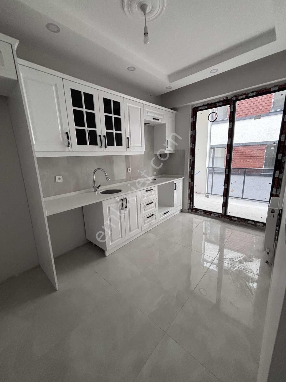 Çobançeşme Mah De Cumhuriyet Parkına Yakın Butik Site