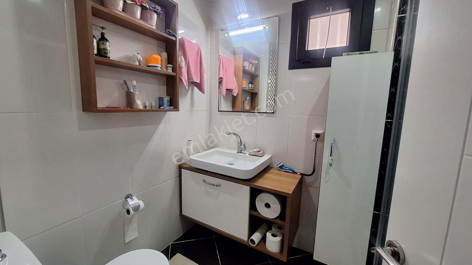 Kuşadası Ege Mahallesinde Satılık Bahçe Katı Geniş Daire - Görsel 17