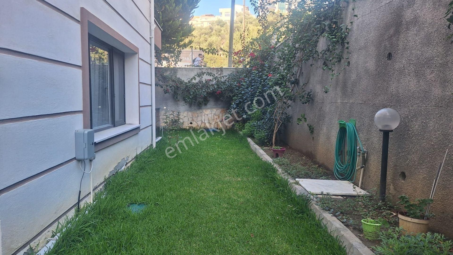 Kuşadası Ege Mahallesinde Satılık Bahçe Katı Geniş Daire - Görsel 3