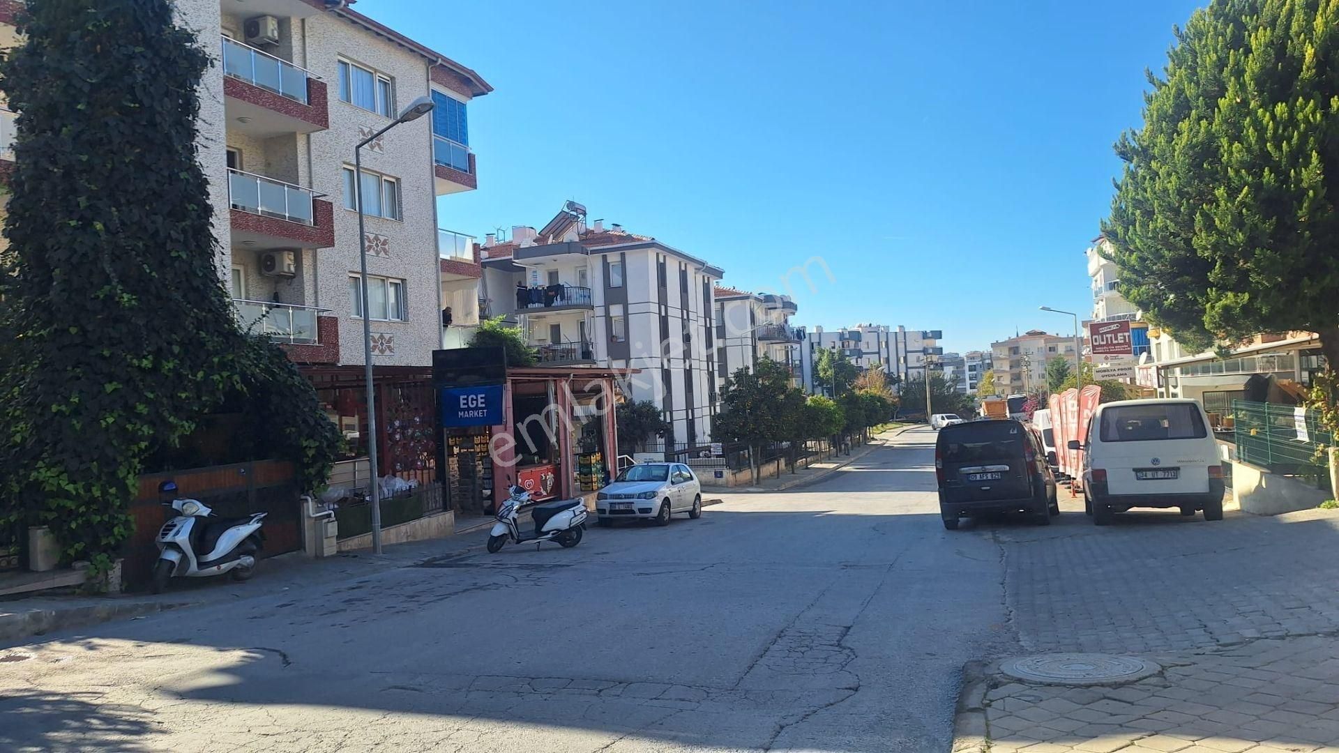 Kuşadası Ege Mahallesinde Satılık Bahçe Katı Geniş Daire - Görsel 11