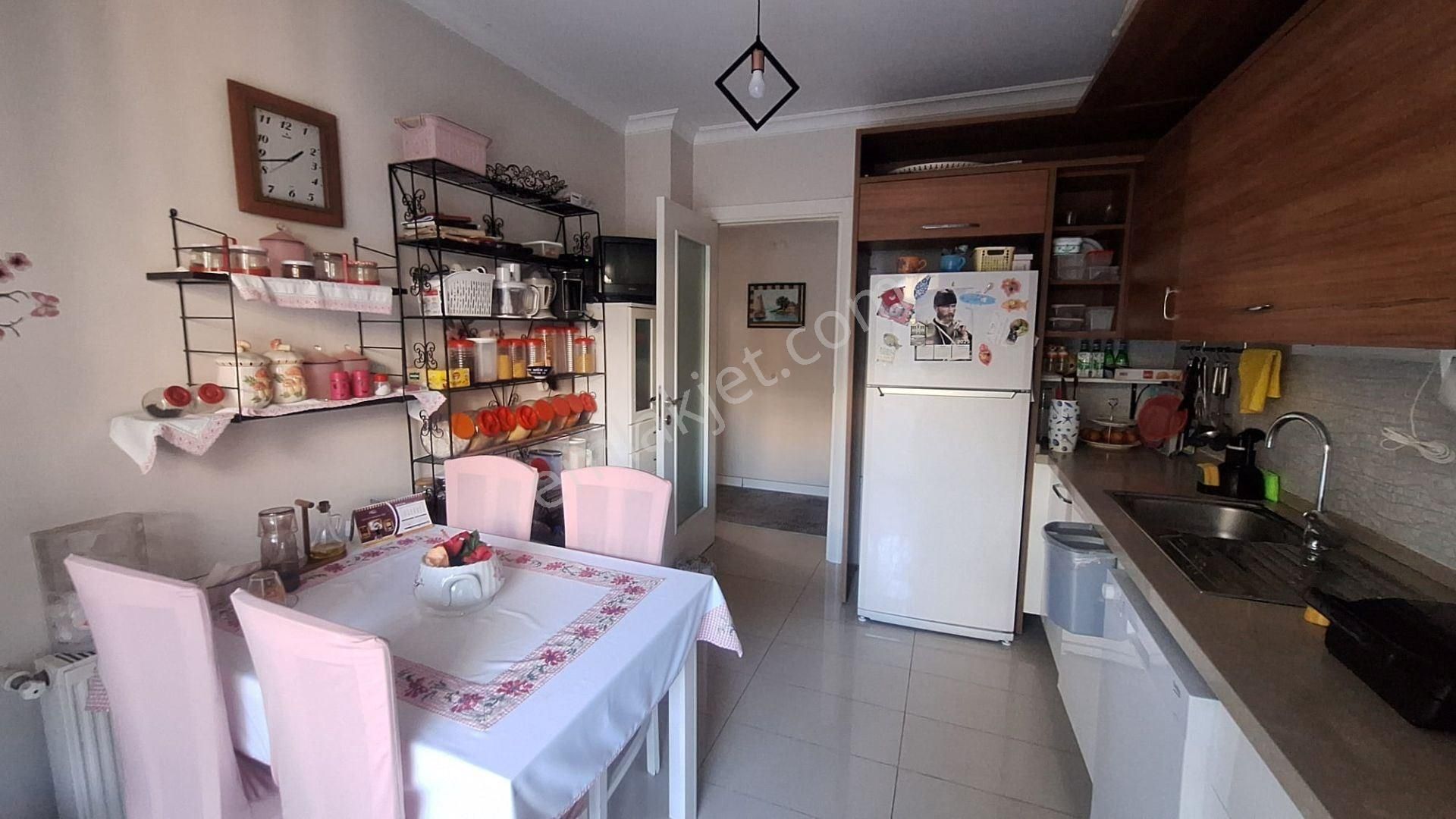 Kuşadası Ege Mahallesinde Satılık Bahçe Katı Geniş Daire - Görsel 18