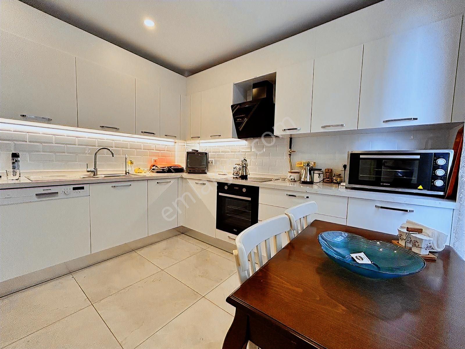 Suadiye Sahilde Deniz Manzaralı 160 M2 Balkonlu Süper Lüks - Görsel 4