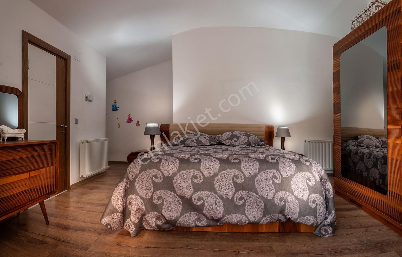 Kuşadasında Satılık, Bakımlı, 3+1 Ara Kat, Geniş Daire... - Görsel 9