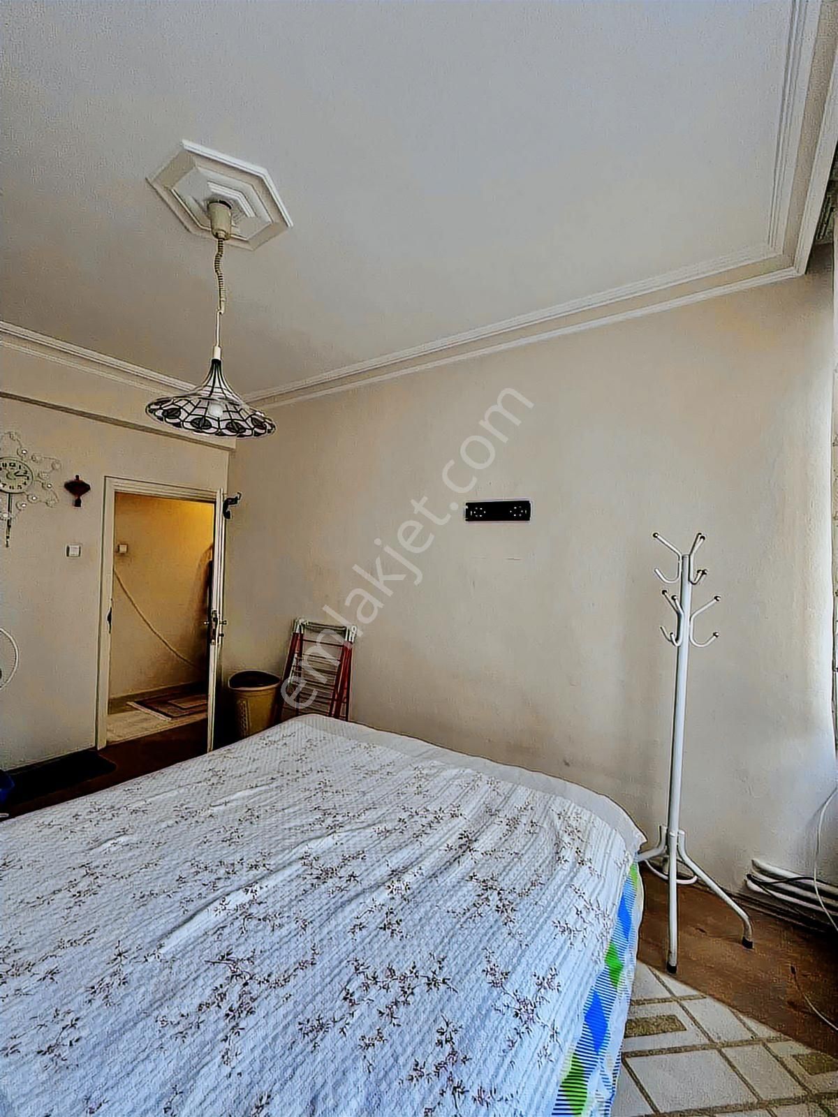 Modern Pazarında 2. Kat Temiz Geniş Odalı 2+1 - Görsel 3