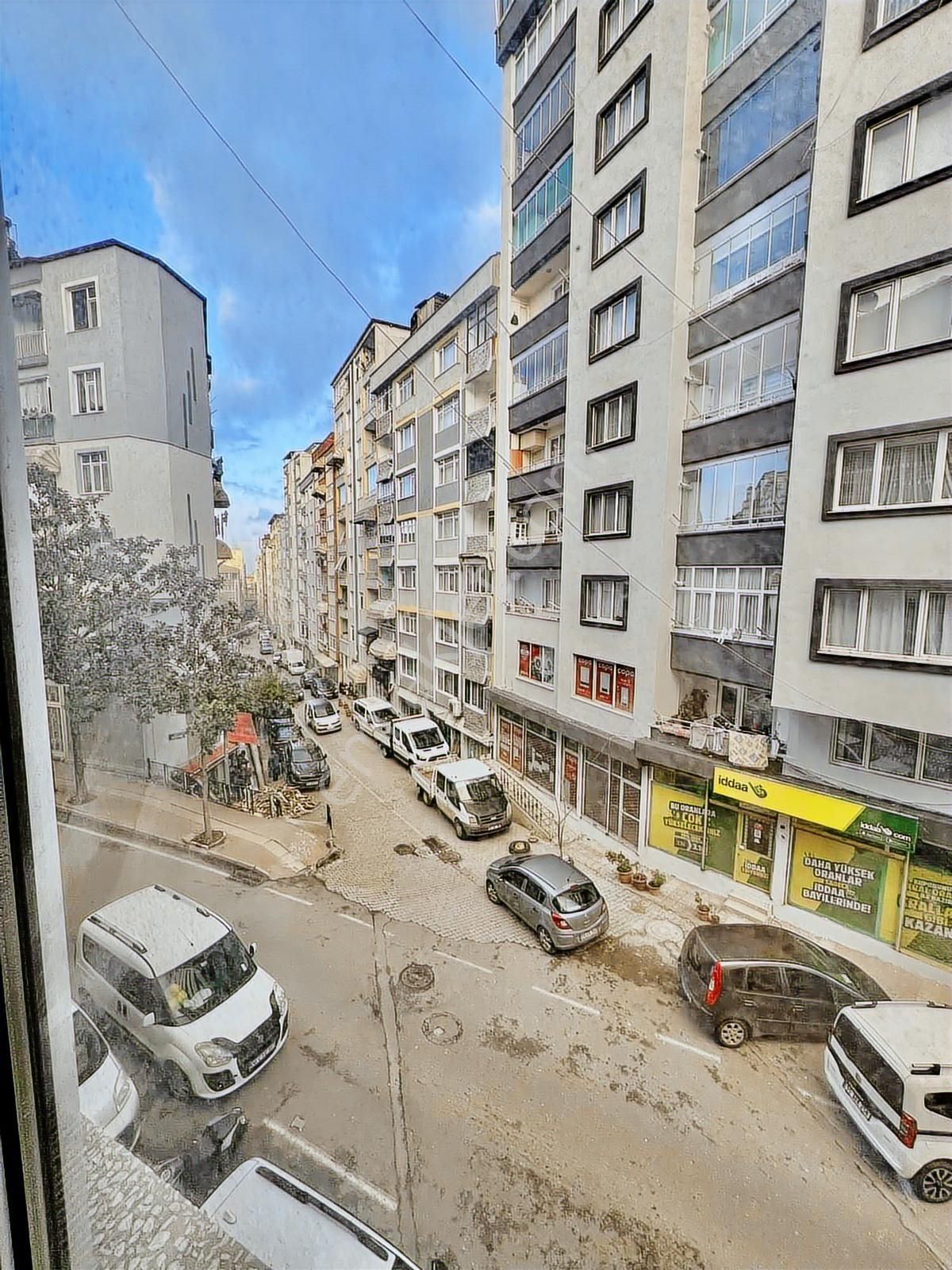 Modern Pazarında 2. Kat Temiz Geniş Odalı 2+1 - Görsel 14