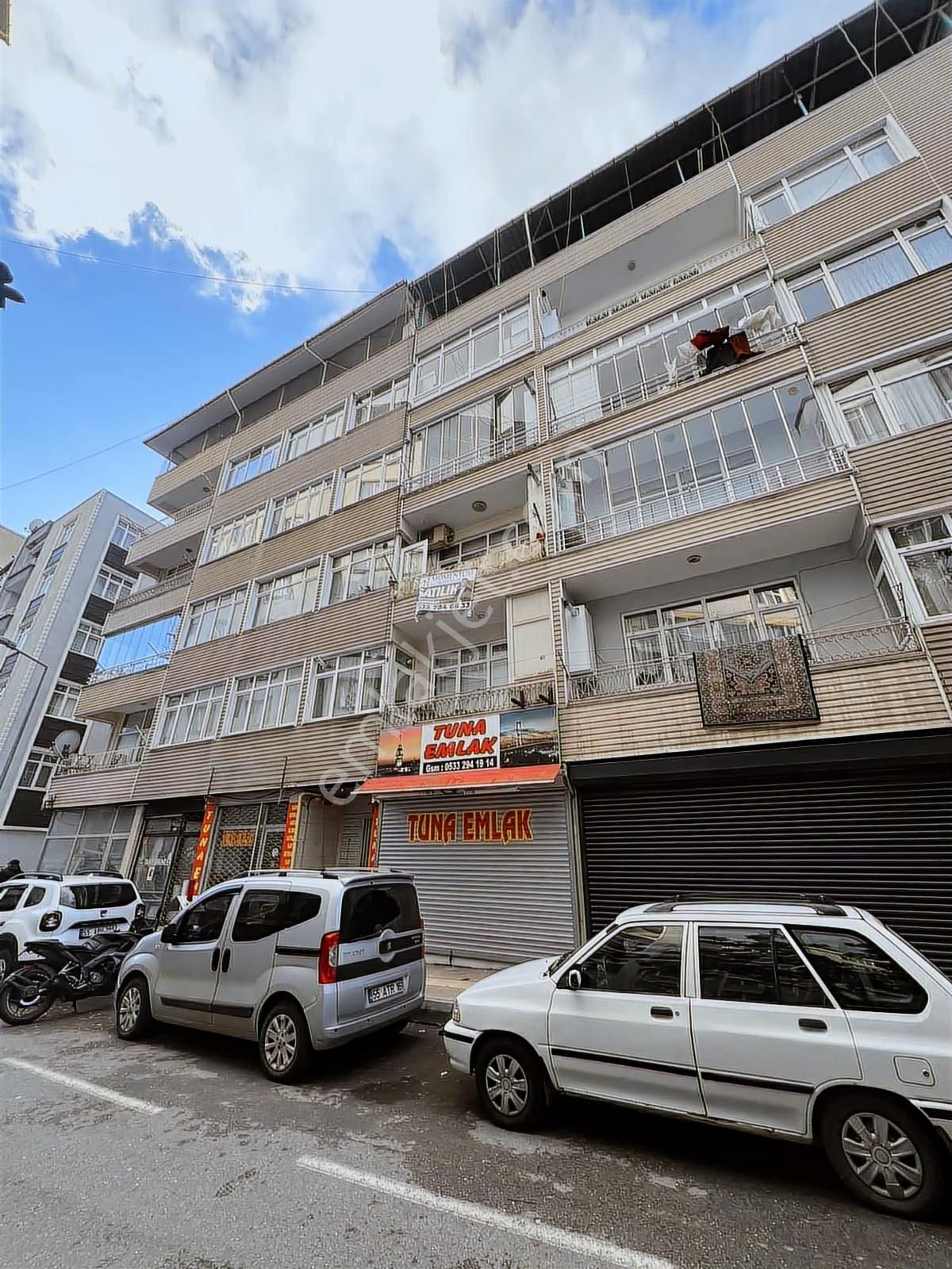 Modern Pazarında 2. Kat Temiz Geniş Odalı 2+1