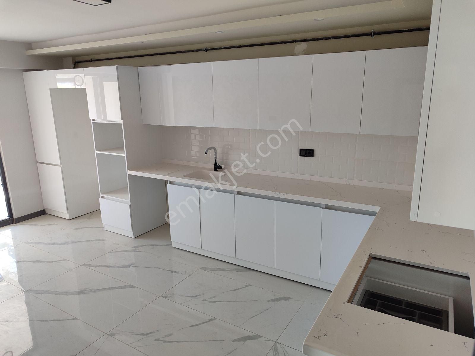 Asel'den 2.kat Manzaralı 4+1 160m2 Net-şahsi Garaj-site İçi