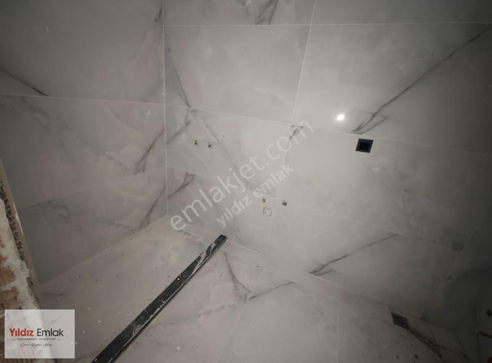 Bağlarbaşı Mah.de Tuzla Caddesi Yakını Satılık 2+1 Ara Kat - Görsel 7