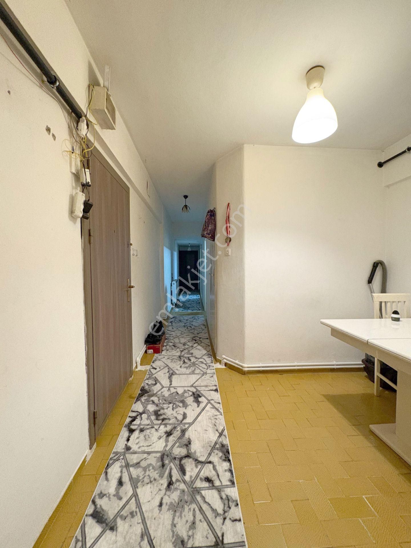 C21 Cius; Eşref Dinçer Mahallesinde 2+1 Ara Kat Eşyalı Satılık Daire