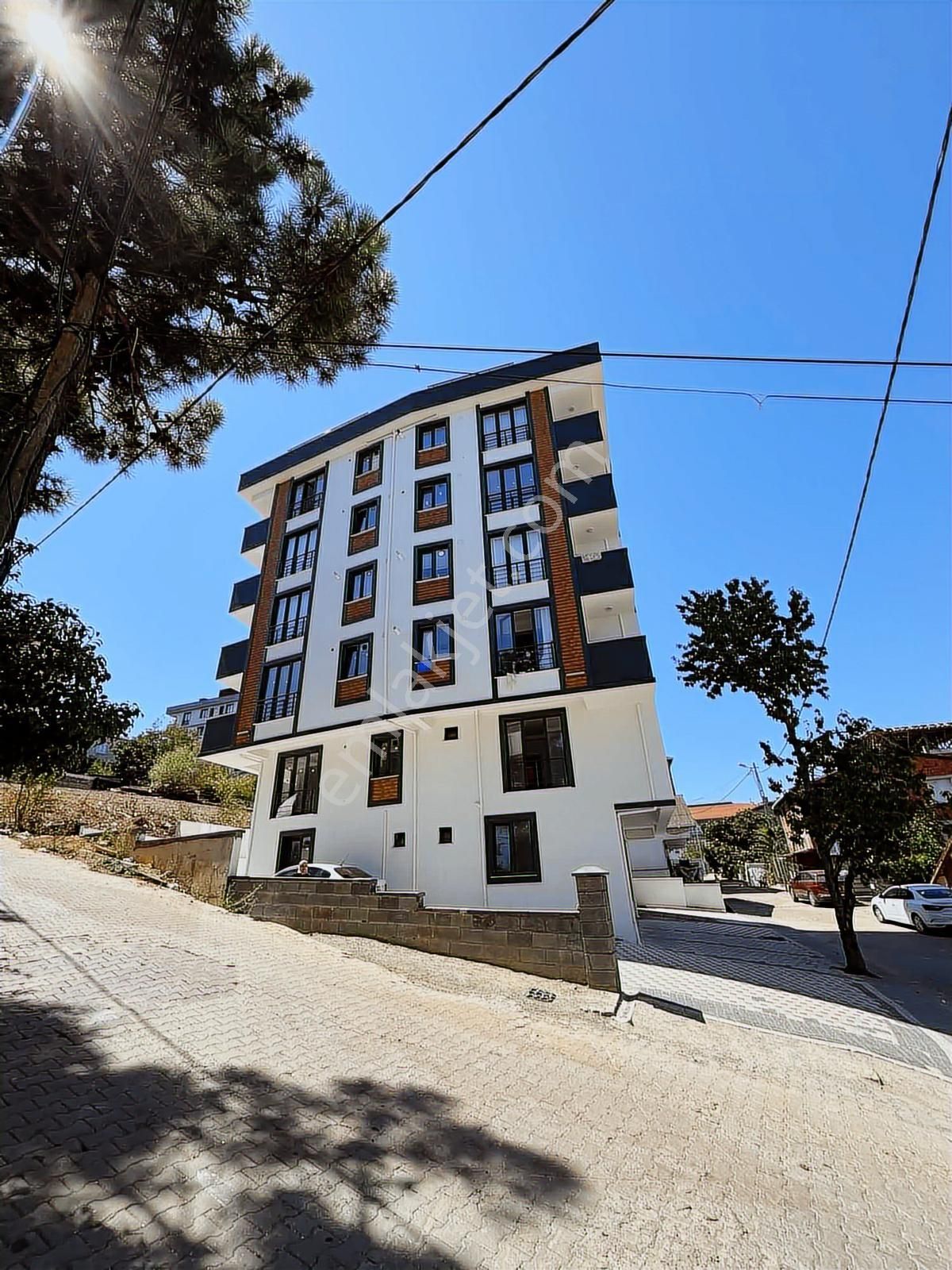 Sultanbeyli Necipfazıl Mahallesinde Satılık Dubleks Daire