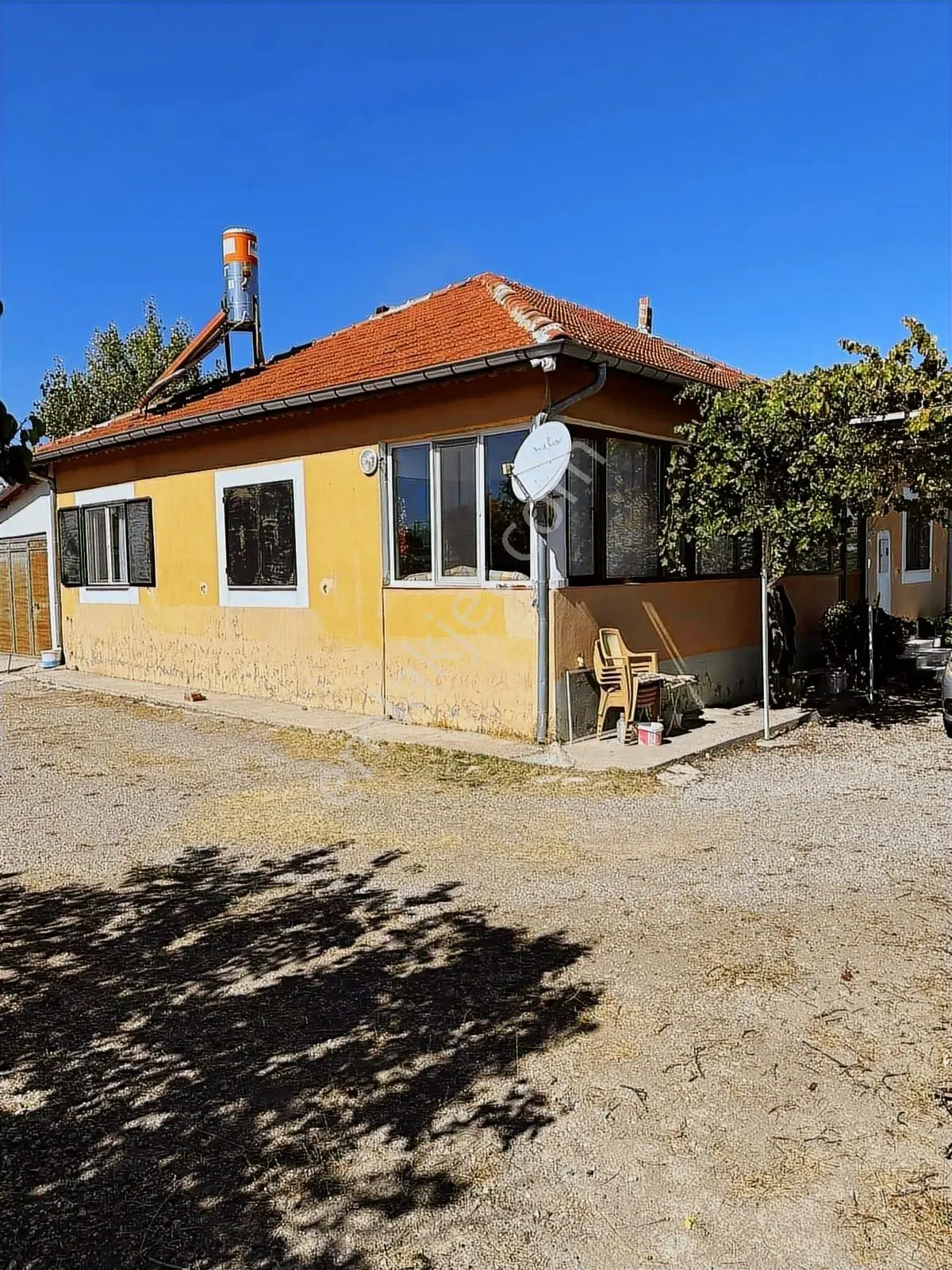 Anadolu Emlak Tan Tuzhisarda 17300 Metre Bakımlı Evli Bağ.