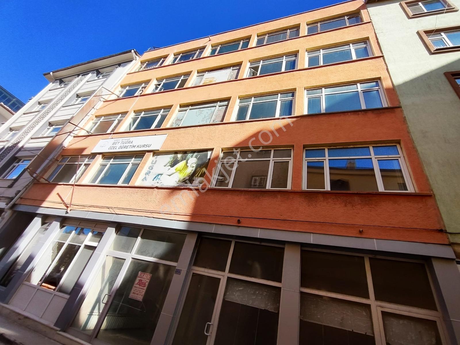 Konya Beyşehir Şehir Merkezinde Kiralık 5 Katlı Bina