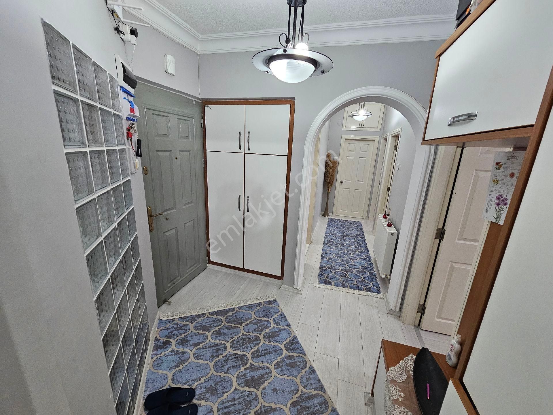 Beyazevlerde 3+1 4 Katlının 3. Katı Cam Balkonlu Doğalgazlı (asansör Yok) - Görsel 23