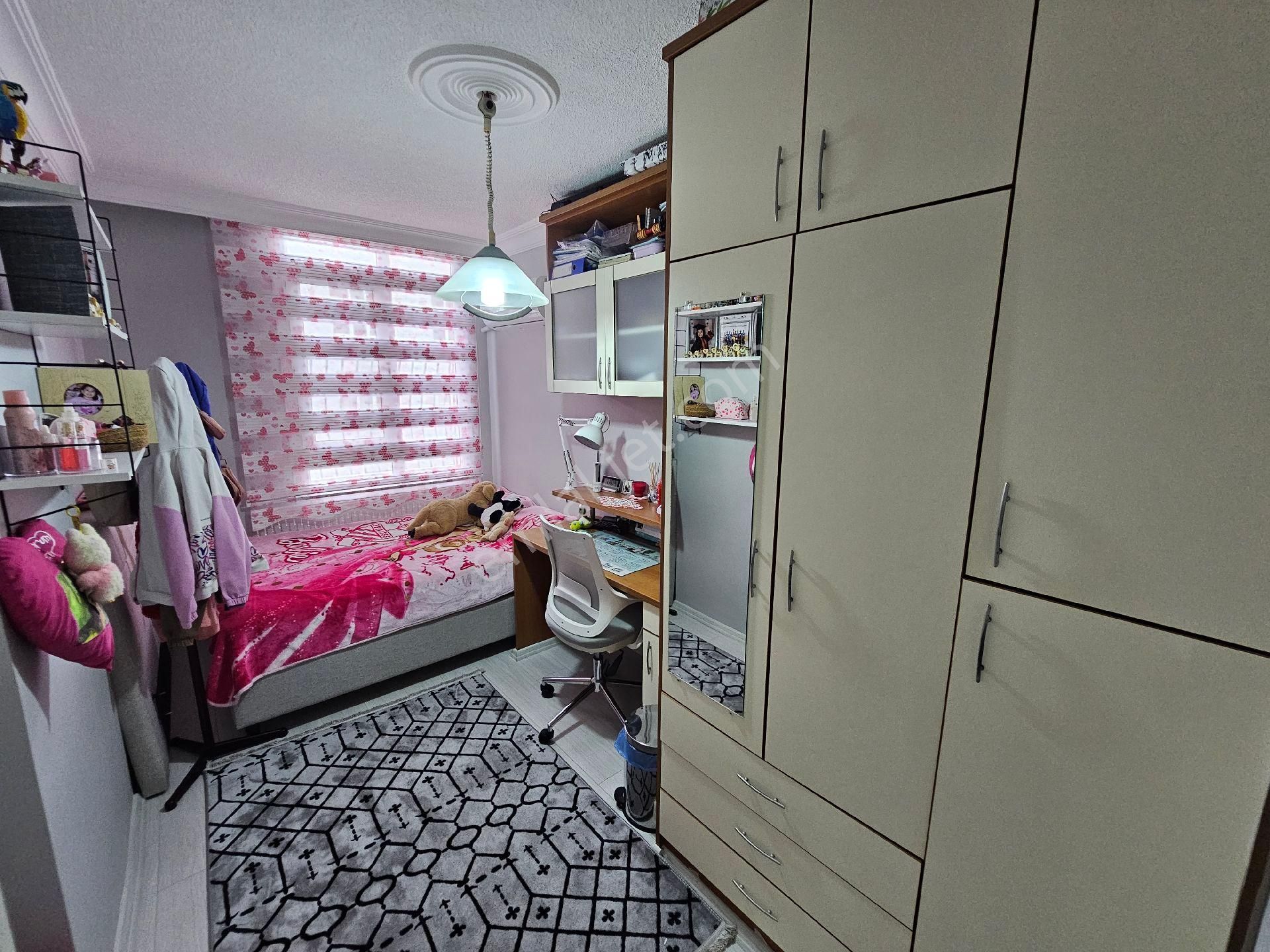 Beyazevlerde 3+1 4 Katlının 3. Katı Cam Balkonlu Doğalgazlı (asansör Yok) - Görsel 11