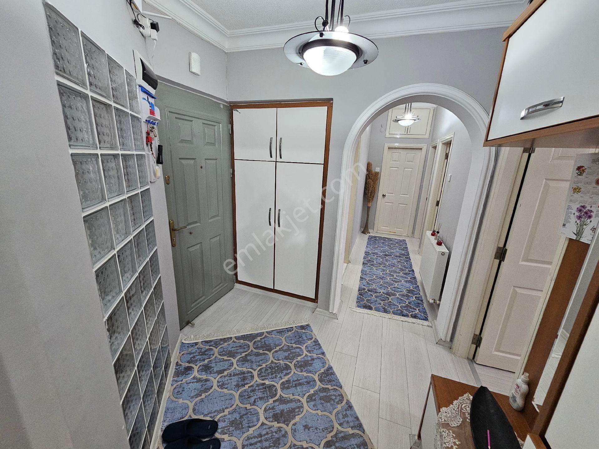 Beyazevlerde 3+1 4 Katlının 3. Katı Cam Balkonlu Doğalgazlı (asansör Yok) - Görsel 21